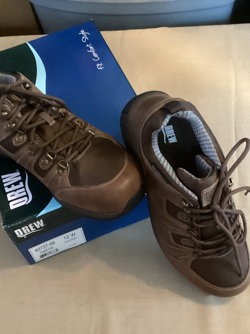 New in box DREW Men’s Brown Lace-Up Athletic Walking Shoes